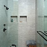 Интерьер маленькой ванной с душевой кабиной