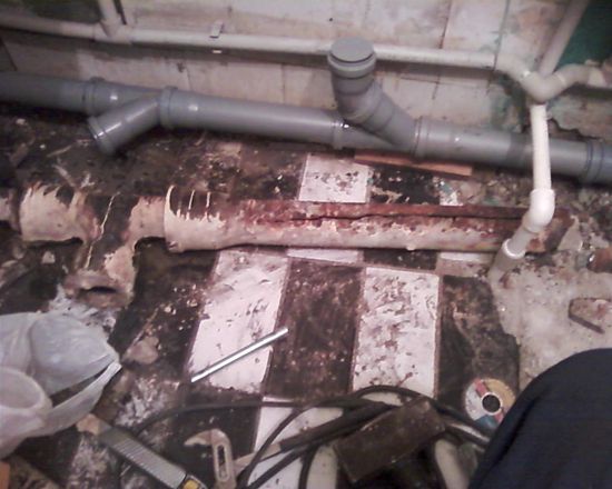 Как поменять чугунный стояк?