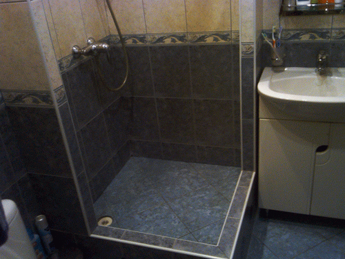 Как сделать душевую из плитки?