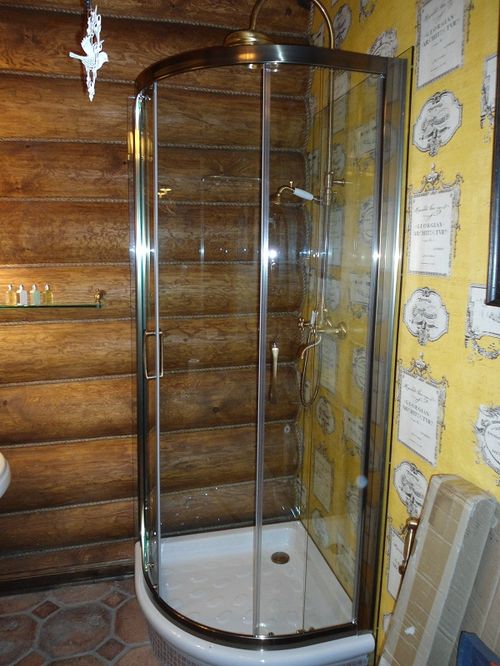 kabina_v_derevyannom_dome_05